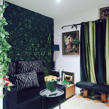 Uttsav Green - Affordable London Zone 3 - Accessible Public Transport Apartamento Exterior foto